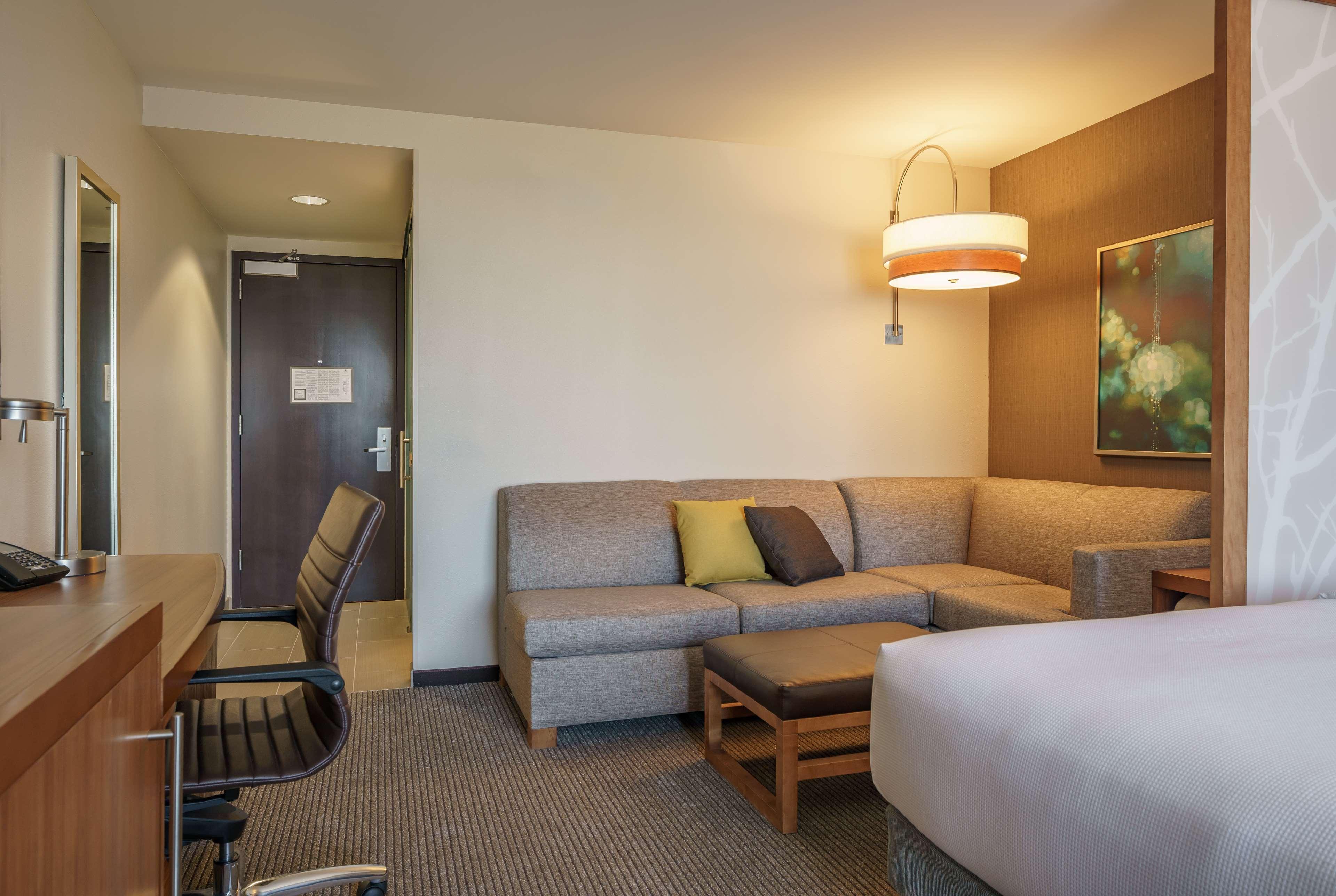 Hyatt Place Galleria Hotel 3*