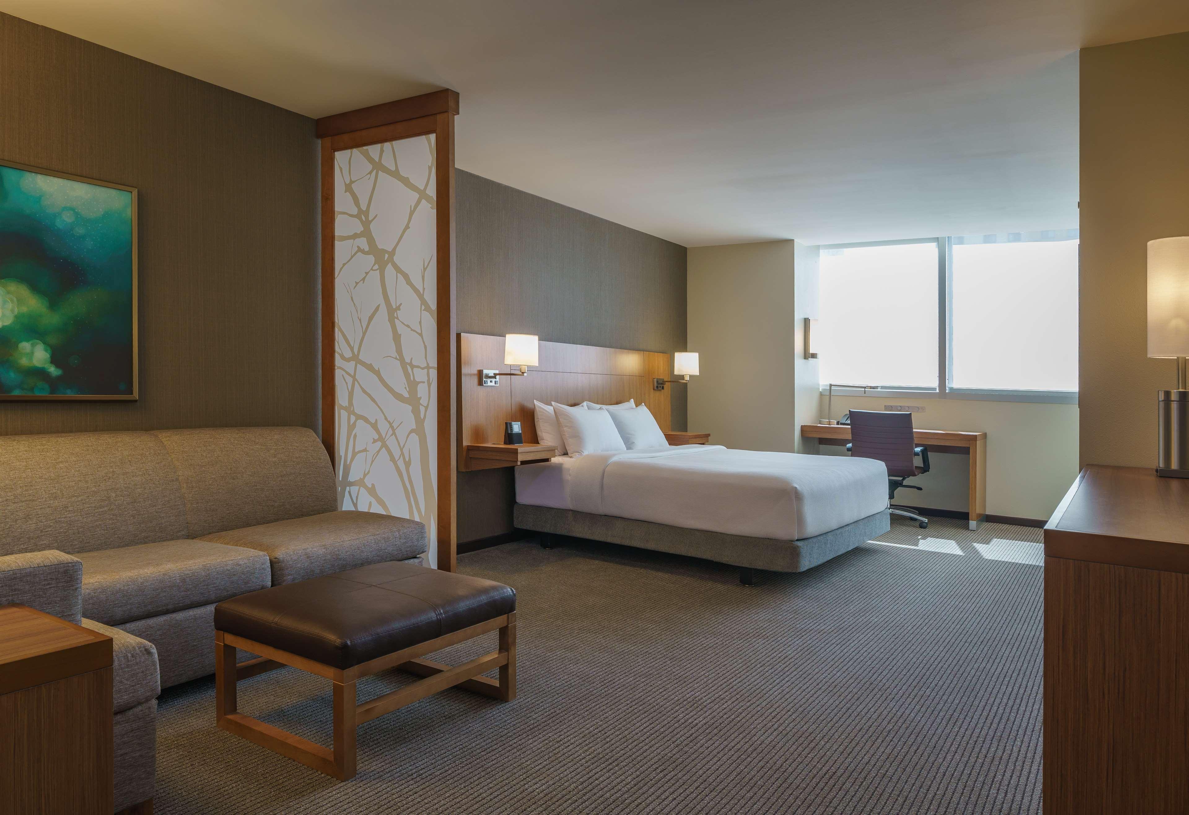 Hyatt Place Galleria Hotel 3*