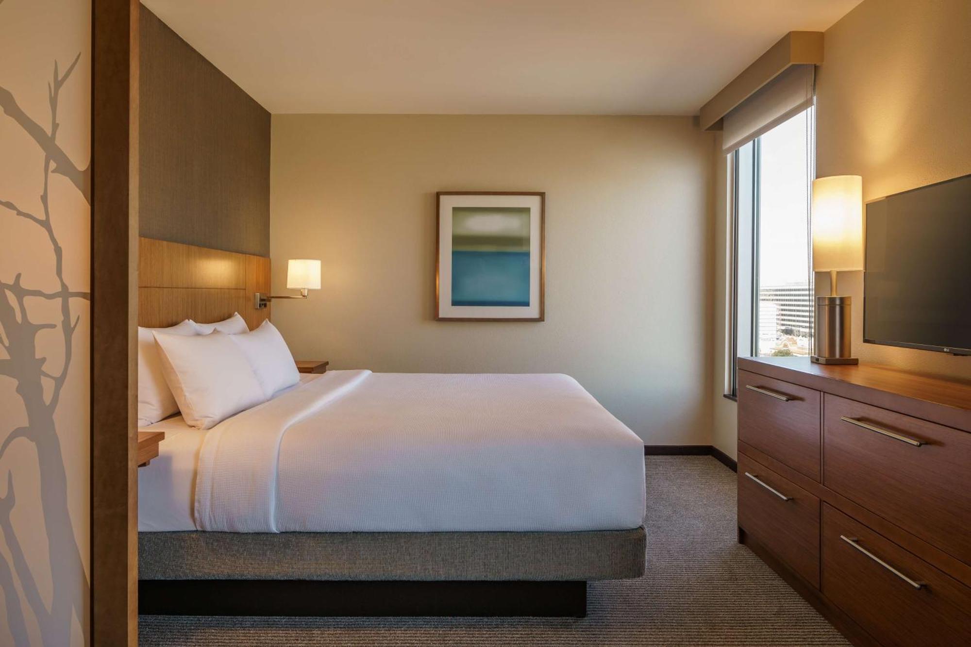 Hyatt Place Galleria 3*